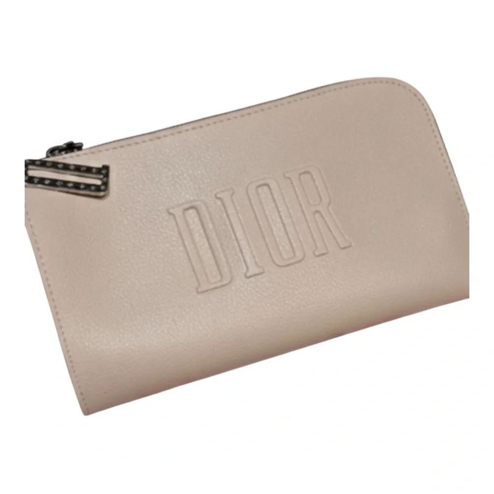 🚫SOLD🚫✨💎NEW💎✨ DIOR BEAUTY BAG/CLUTCH WITH CHARM AND GIFT BAG! - Picture 6 of 6